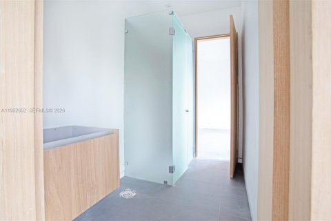 Casa en venta en Miami, Florida, 3 dormitorios, 292.18 m2 № 2007775 - foto 23