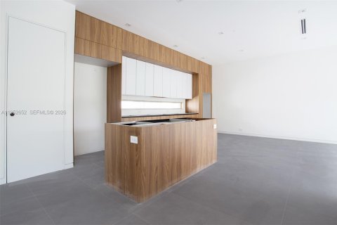 Casa en venta en Miami, Florida, 3 dormitorios, 292.18 m2 № 2007775 - foto 9