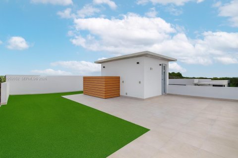 Casa en venta en Miami, Florida, 3 dormitorios, 292.18 m2 № 2007775 - foto 3