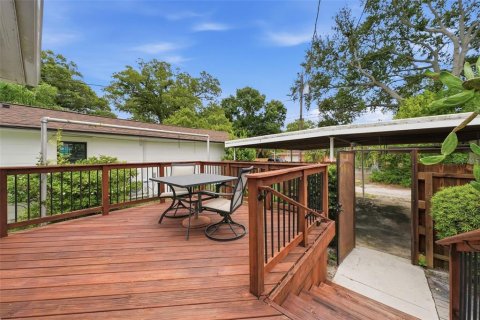 House in Saint Petersburg, Florida 2 bedrooms, 108.32 sq.m. № 2227539 - photo 23