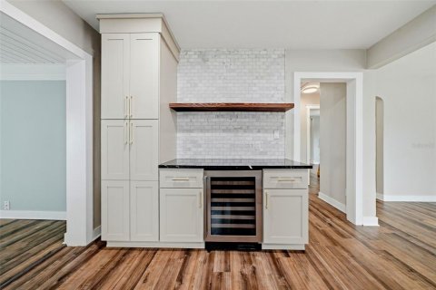 House in Saint Petersburg, Florida 2 bedrooms, 108.32 sq.m. № 2227539 - photo 6
