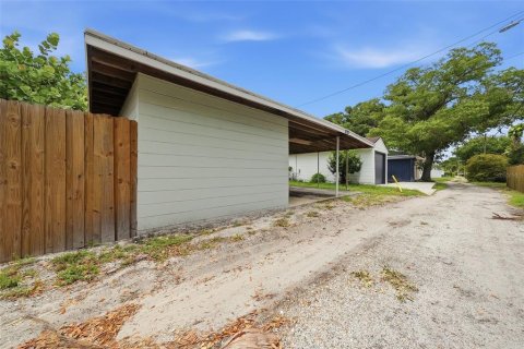 House in Saint Petersburg, Florida 2 bedrooms, 108.32 sq.m. № 2227539 - photo 25