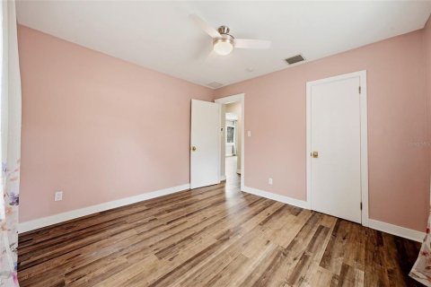 House in Saint Petersburg, Florida 2 bedrooms, 108.32 sq.m. № 2227539 - photo 12