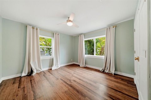 House in Saint Petersburg, Florida 2 bedrooms, 108.32 sq.m. № 2227539 - photo 17