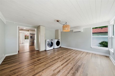 House in Saint Petersburg, Florida 2 bedrooms, 108.32 sq.m. № 2227539 - photo 19