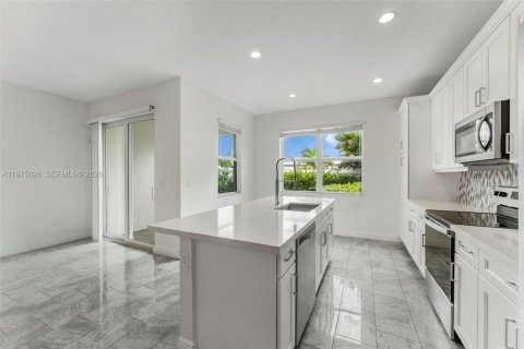 Touwnhouse à vendre à Deerfield Beach, Floride: 3 chambres, 166.02 m2 № 2040119 - photo 12