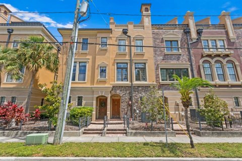 Touwnhouse à Tampa, Floride 3 chambres, 149.11 m2 № 2121735