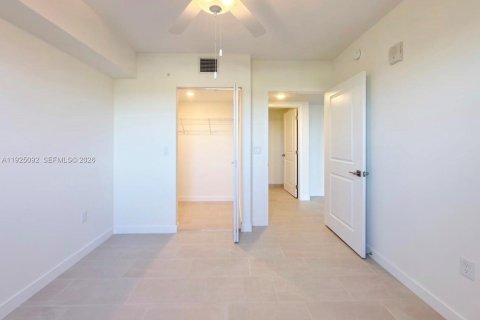 Снять в аренду квартиру в Суитуотер, Флорида 2 спальни, 479.75м2, № 2079166 - фото 8