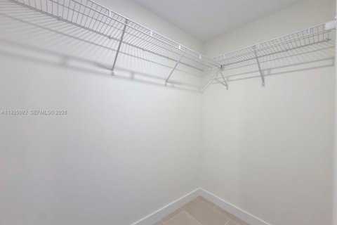 Снять в аренду квартиру в Суитуотер, Флорида 2 спальни, 479.75м2, № 2079166 - фото 11