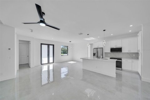 Villa ou maison à vendre à Port Charlotte, Floride: 3 chambres, 153.85 m2 № 1856517 - photo 13