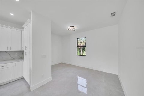 Villa ou maison à vendre à Port Charlotte, Floride: 3 chambres, 153.85 m2 № 1856517 - photo 6
