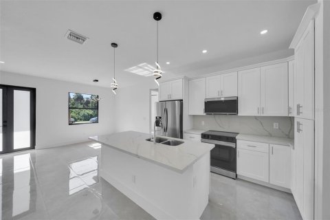 Villa ou maison à vendre à Port Charlotte, Floride: 3 chambres, 153.85 m2 № 1856517 - photo 14