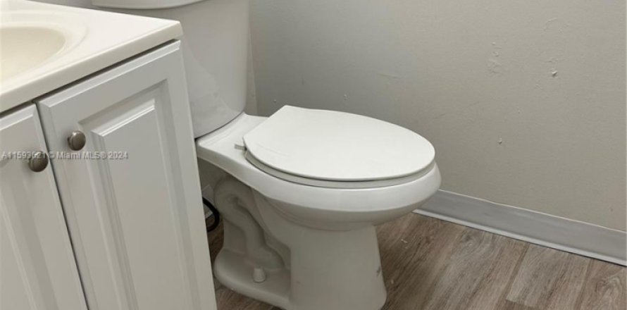 Коммерческая недвижимость в Майами, Флорида № 1185146