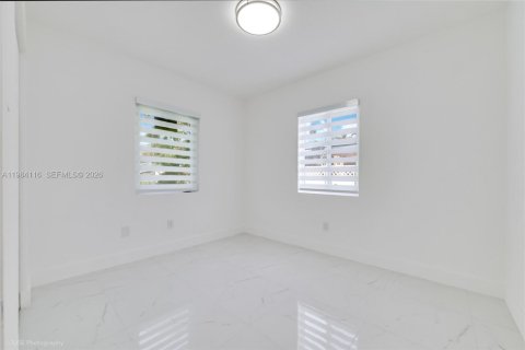 Купить виллу или дом в Уэст -Майами, Флорида 3 спальни, 113.34м2, № 2048584 - фото 18