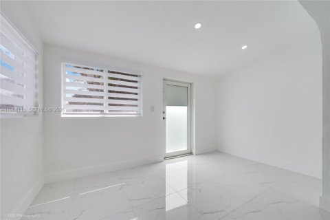 Купить виллу или дом в Уэст -Майами, Флорида 3 спальни, 113.34м2, № 2048584 - фото 8