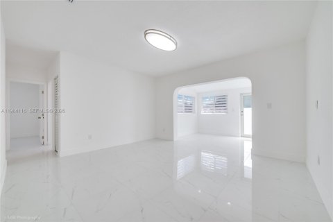 Купить виллу или дом в Уэст -Майами, Флорида 3 спальни, 113.34м2, № 2048584 - фото 9