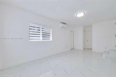 Купить виллу или дом в Уэст -Майами, Флорида 3 спальни, 113.34м2, № 2048584 - фото 21