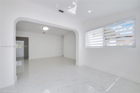 Купить виллу или дом в Уэст -Майами, Флорида 3 спальни, 113.34м2, № 2048584 - фото 11