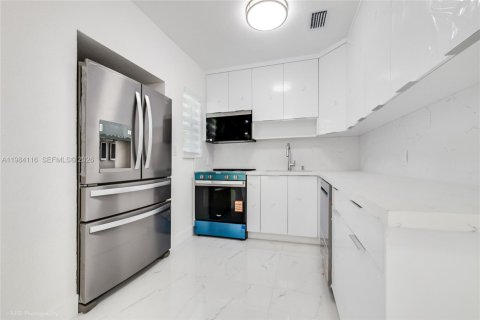 Купить виллу или дом в Уэст -Майами, Флорида 3 спальни, 113.34м2, № 2048584 - фото 14