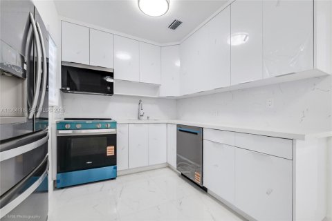 Купить виллу или дом в Уэст -Майами, Флорида 3 спальни, 113.34м2, № 2048584 - фото 12