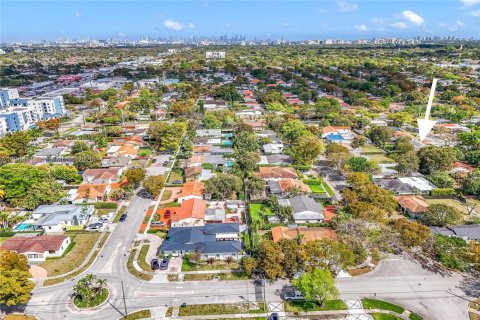 Купить виллу или дом в Уэст -Майами, Флорида 3 спальни, 113.34м2, № 2048584 - фото 5