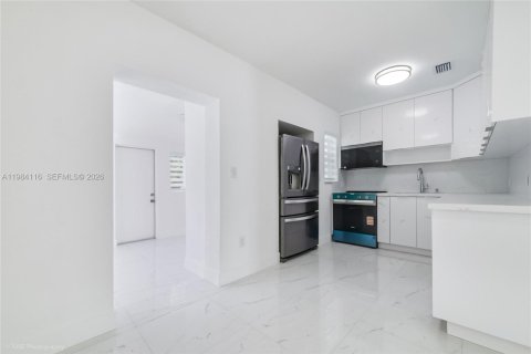 Купить виллу или дом в Уэст -Майами, Флорида 3 спальни, 113.34м2, № 2048584 - фото 15