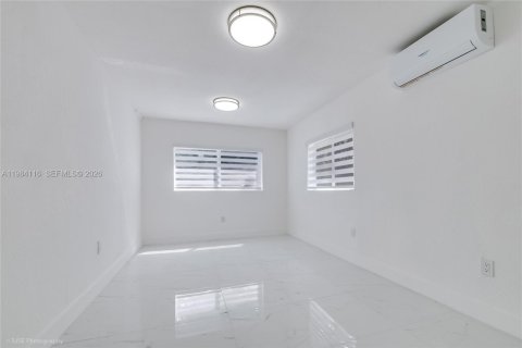 Купить виллу или дом в Уэст -Майами, Флорида 3 спальни, 113.34м2, № 2048584 - фото 23