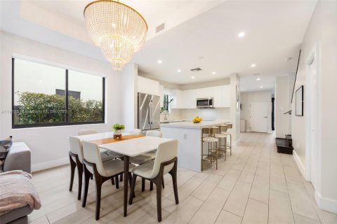Touwnhouse à vendre à Miami, Floride: 3 chambres, 229.65 m2 № 1970415 - photo 4