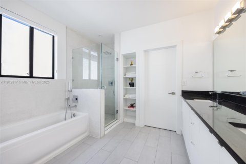 Touwnhouse à vendre à Miami, Floride: 3 chambres, 229.65 m2 № 1970415 - photo 21