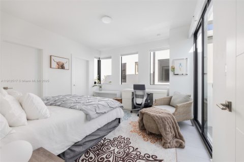 Touwnhouse à vendre à Miami, Floride: 3 chambres, 229.65 m2 № 1970415 - photo 12