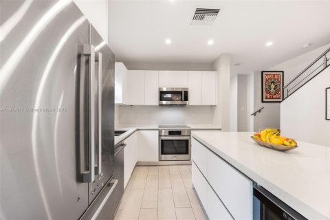Touwnhouse à vendre à Miami, Floride: 3 chambres, 229.65 m2 № 1970415 - photo 6