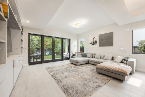 Touwnhouse à vendre à Miami, Floride: 3 chambres, 229.65 m2 № 1970415 - photo 8