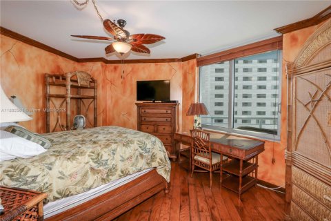 Condo in Miami, Florida, 2 bedrooms  № 2052727 - photo 17