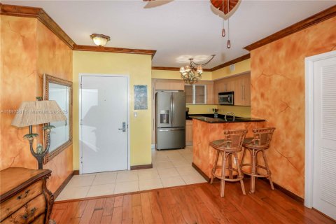 Condo in Miami, Florida, 2 bedrooms  № 2052727 - photo 7