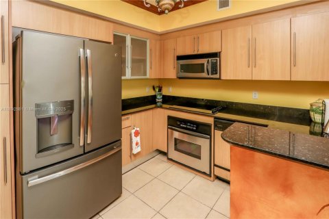 Condo in Miami, Florida, 2 bedrooms  № 2052727 - photo 8