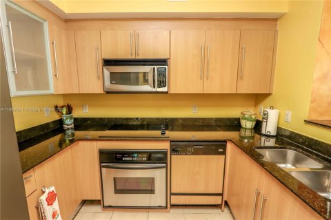 Condo in Miami, Florida, 2 bedrooms  № 2052727 - photo 9