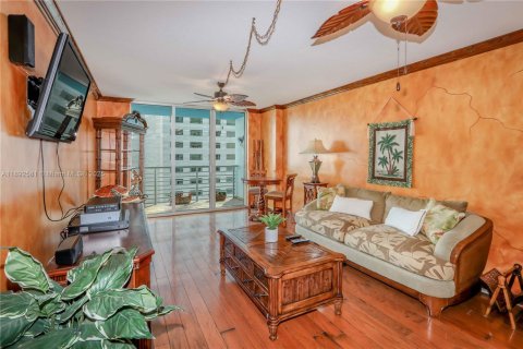 Condo in Miami, Florida, 2 bedrooms  № 2052727 - photo 6