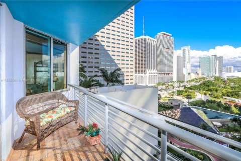 Condo in Miami, Florida, 2 bedrooms  № 2052727 - photo 2