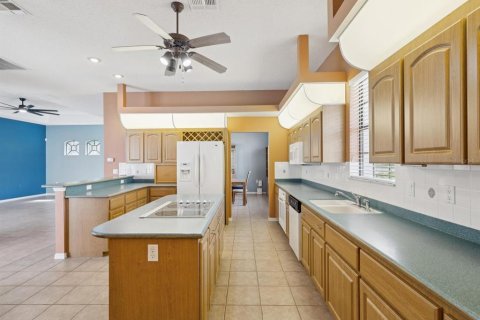 House in Spring Hill, Florida 5 bedrooms, 334.17 sq.m. № 1822982 - photo 9