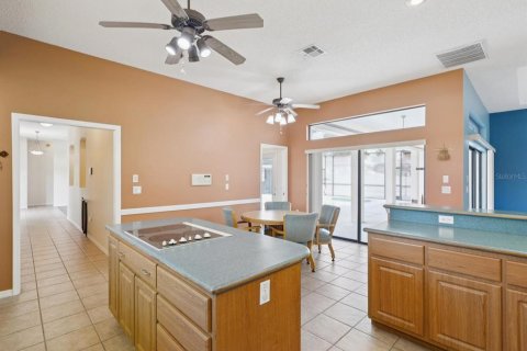 House in Spring Hill, Florida 5 bedrooms, 334.17 sq.m. № 1822982 - photo 12