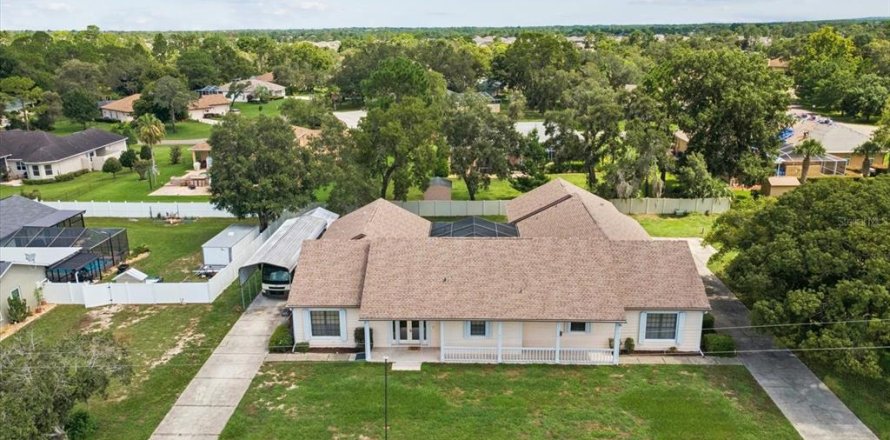 House in Spring Hill, Florida 5 bedrooms, 334.17 sq.m. № 1822982