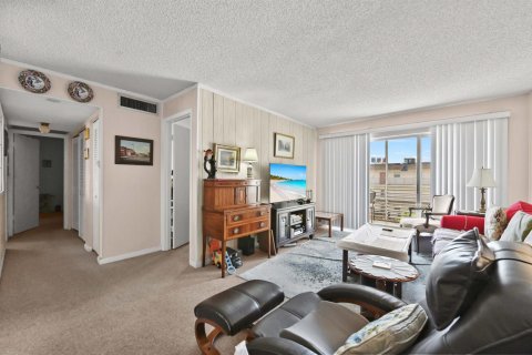 Condo in Palm Springs, Florida, 2 bedrooms № 2184490