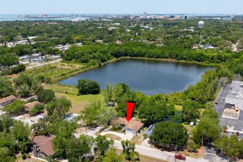 House in Clearwater, Florida 5 bedrooms, 166.48 sq.m. № 2152212 - photo 2