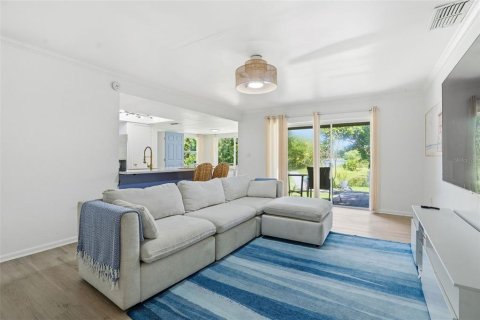 House in Clearwater, Florida 5 bedrooms, 166.48 sq.m. № 2152212 - photo 8