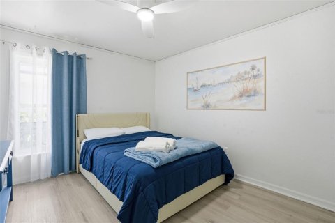 House in Clearwater, Florida 5 bedrooms, 166.48 sq.m. № 2152212 - photo 20