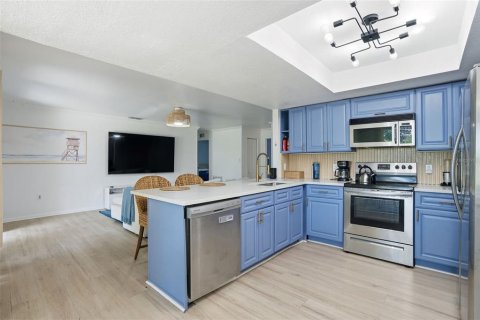 House in Clearwater, Florida 5 bedrooms, 166.48 sq.m. № 2152212 - photo 6
