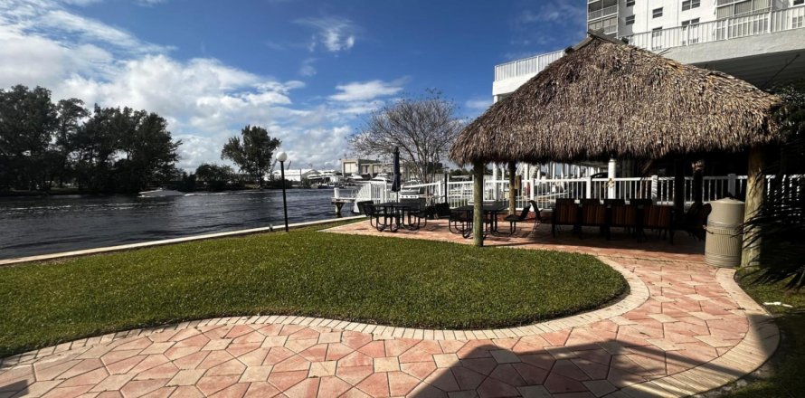Condominio en Pompano Beach, Florida, 2 dormitorios № 1045489
