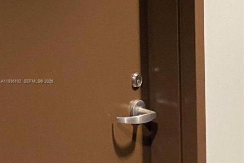 Снять в аренду кондоминиум в Майами, Флорида 1 спальня, 59.27м2, № 1994484 - фото 8