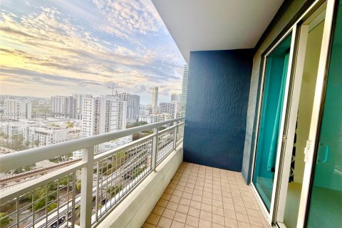 Снять в аренду кондоминиум в Майами, Флорида 1 спальня, 59.27м2, № 1994484 - фото 17