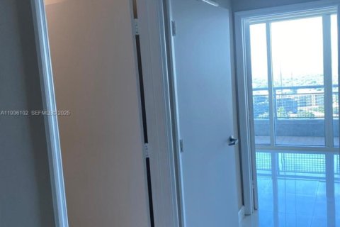 Снять в аренду кондоминиум в Майами, Флорида 1 спальня, 59.27м2, № 1994484 - фото 3